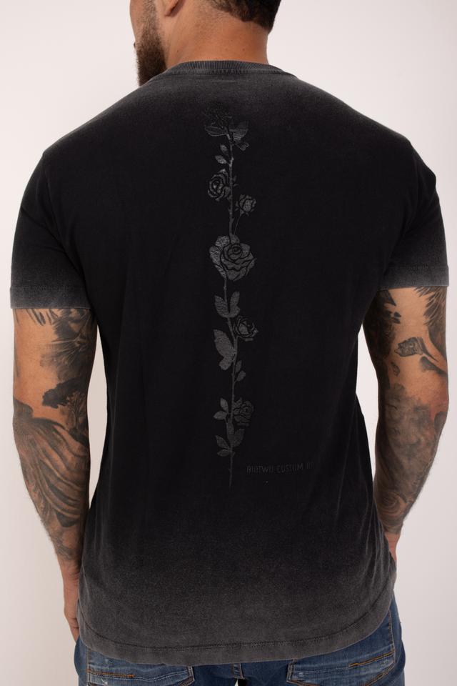 Camiseta slim estampa ramo de rosas