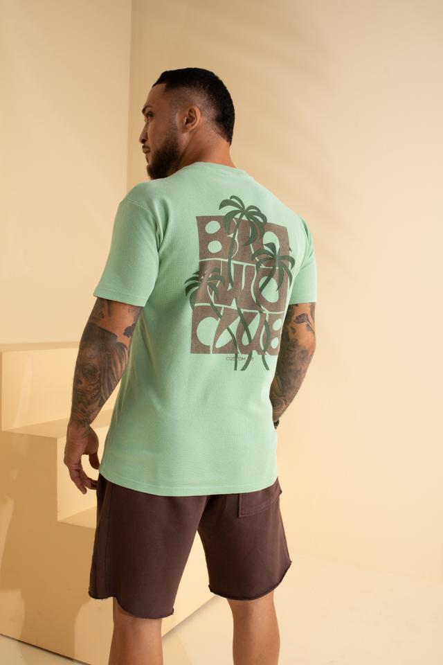 Camiseta regular estampa coqueiros