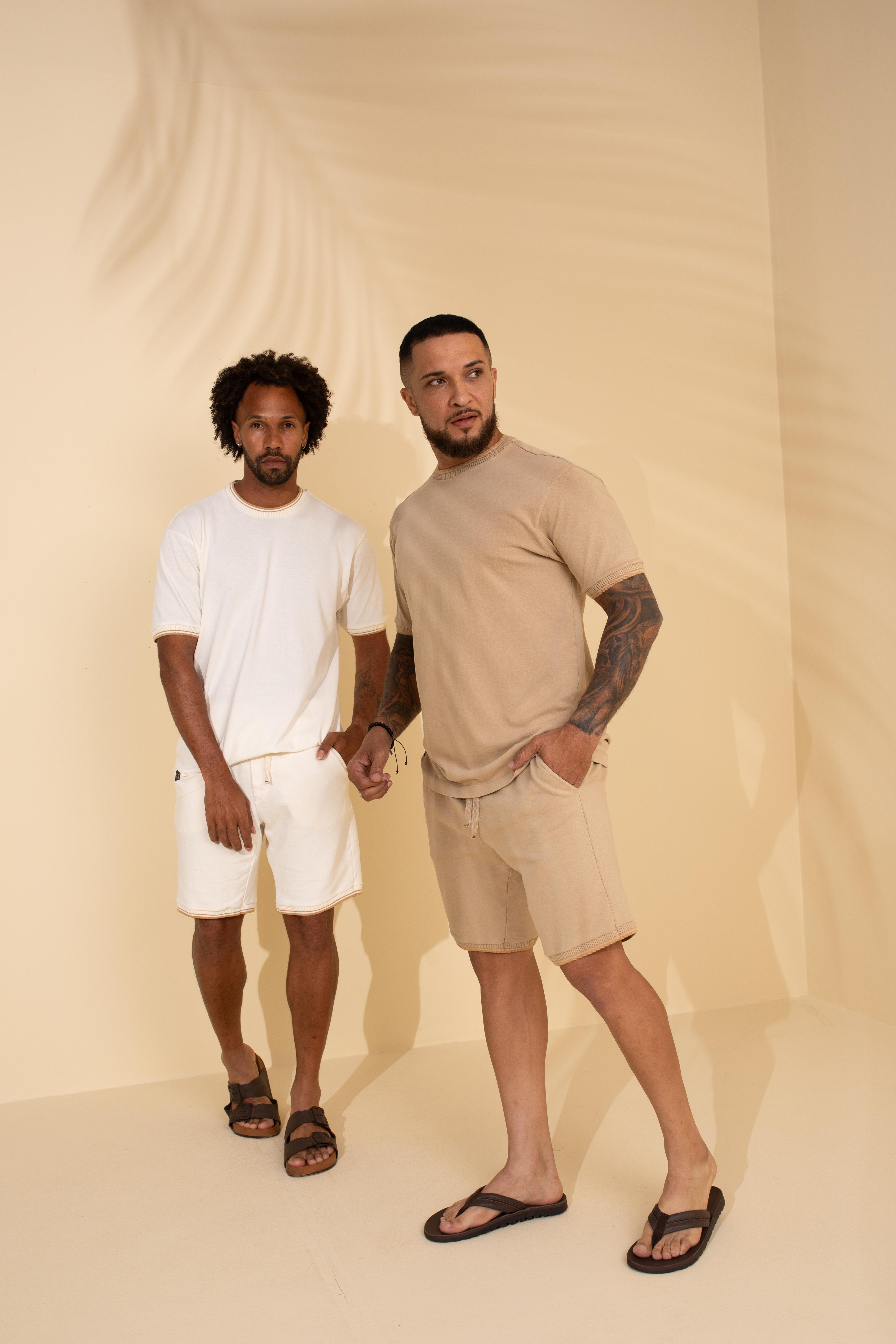 Camiseta regular com retilínea