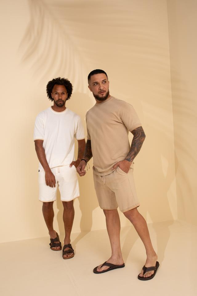 Camiseta regular com retilínea