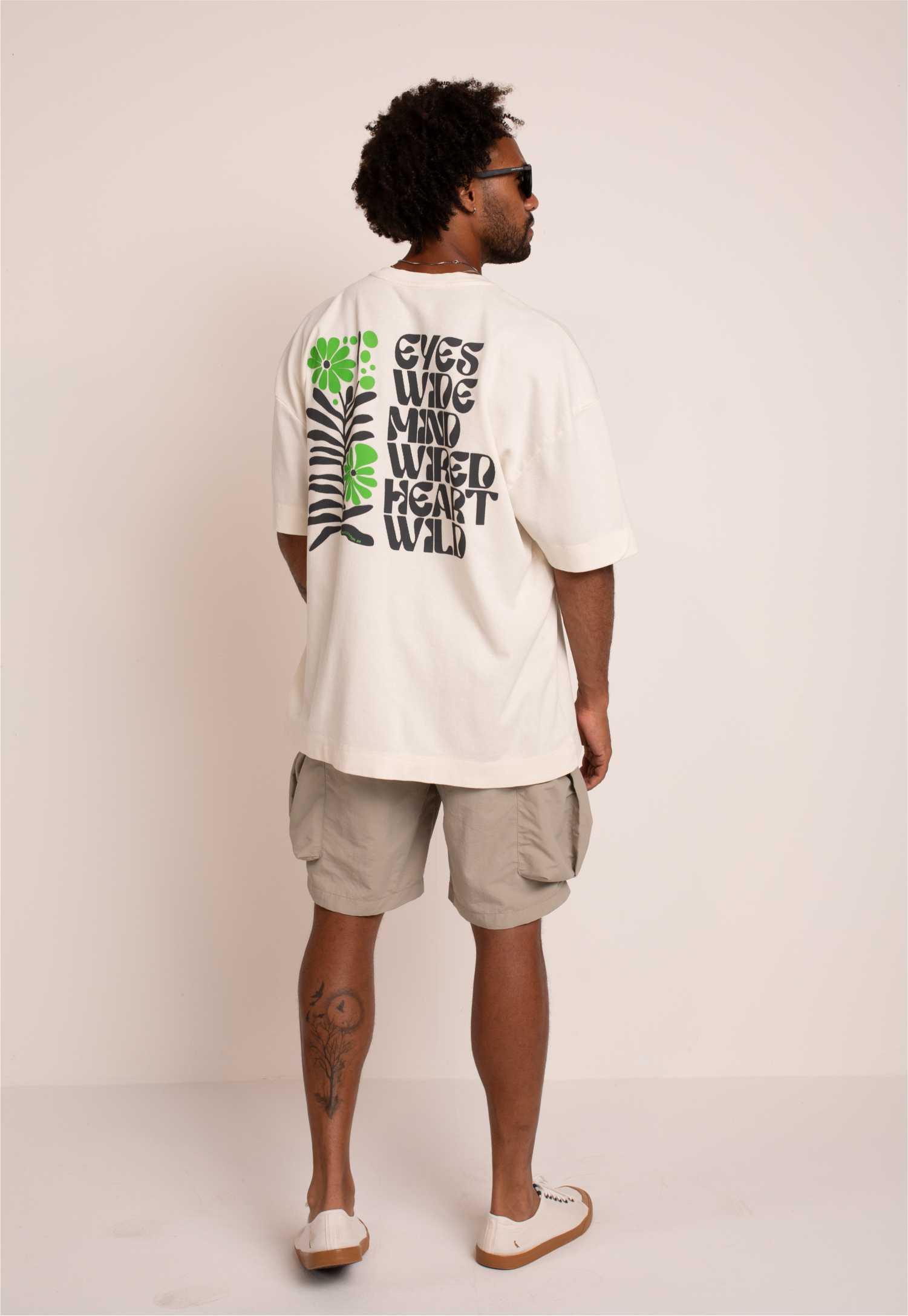 Camiseta oversized estampa flores